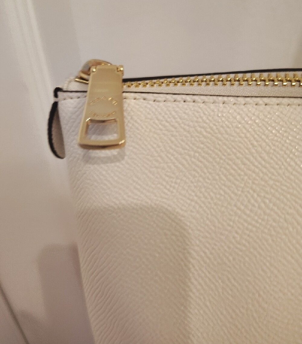 Coach Cream Gallery Leather Tote with Gold Logo - Picture 3 of 11